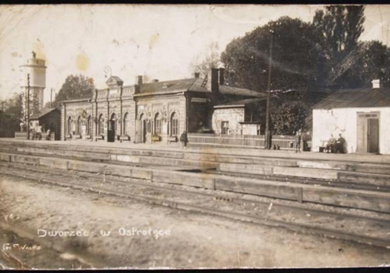 Carski budynek dworca powstały w 1893 roku. Fot. nieznany.