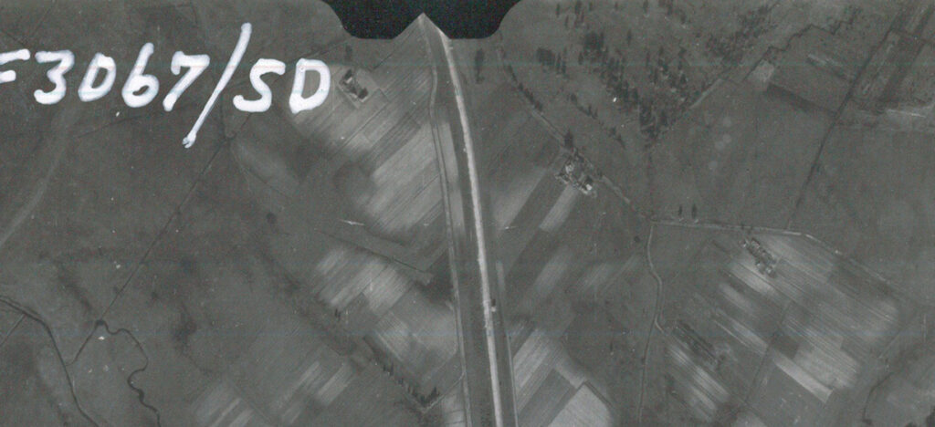 Północna część mijanki Burzec w roku 1944. Zdjęcie lotnicze wykonało niemieckie Luftwaffe. Www.fotopolska.eu